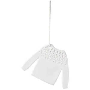 Les objets Räder célèbrent la magie de Noël à travers des créations en porcelaine raffinée et délicate. Design épuré, douceur scandinave et poésie s’invitent dans votre intérieur pour créer une ambiance chaleureuse et lumineuse. Des pièces parfaites à offrir ou à collectionner pour embellir vos fêtes.